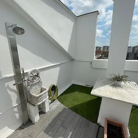 Lägenhet Con Ampia Terrazza E Vista Su Milano