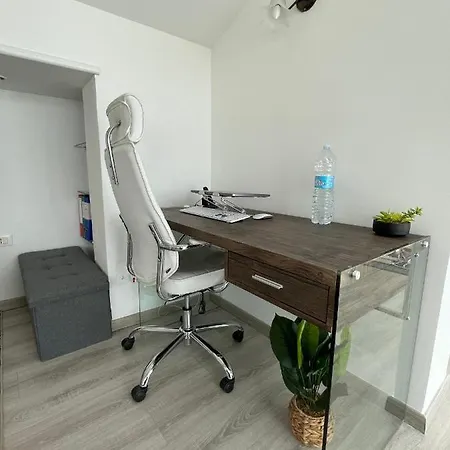 Con Ampia Terrazza E Vista Su Lägenhet