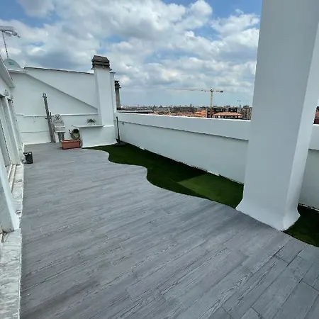 Con Ampia Terrazza E Vista Su Lägenhet