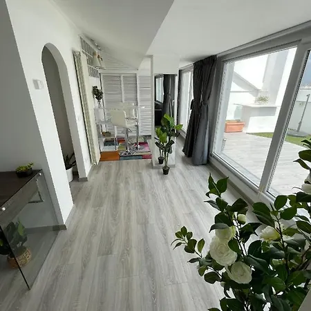 Lägenhet Con Ampia Terrazza E Vista Su